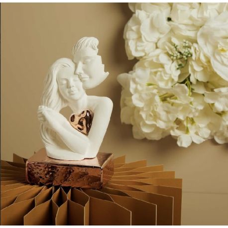 Coppia in gesso su base con applicazione cuore oro rosa (cl26264)