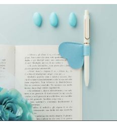 Segnalibro cuore azzurro con penna (cl26402)