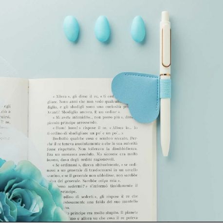 Segnalibro cuore azzurro con penna (cl26402)